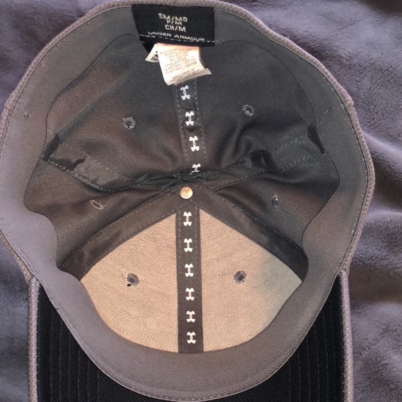 Under Armour hat - Picture 2 of 3